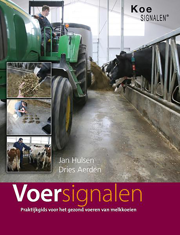 We zien de cover van het boek Voersignalen uitgebracht door Liba en Vetvice, waarop een foto staat van een tractor in een koeienstal die bezig is met het voeren van de koeien. Onderaan zien we de titel van het boek 'Voersignalen' in een bordeaux rode balk staan, met eronder de slogan 'Praktijkgids voor het gezond voeren van melkkoeien'. Boven de titel van het boek zien we de namen van de auteurs Jan Hulsen van Vetvice en Dries Aerden van Liba