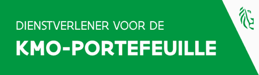 Logo van de Vlaamse Overheid: Donkergroene rechthoek met witte tekst in kapitalen: "Dienstverlener voor de KMO Portefeuille". In de rechterbovenhoek staat het logo van de Vlaamse Overheid in het klein op een schuine witte driehoek, aansluitend aan de groene rechthoek.